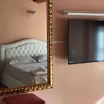 Luce-- 2 Da Letto--centro Storico--parcheggio Privato Gratuito