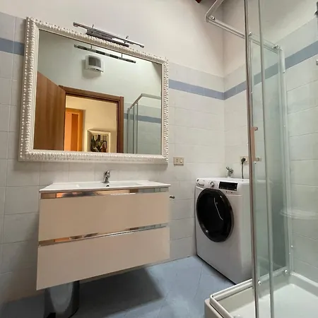 Luce-- 2 Da Letto--centro Storico--parcheggio Privato Gratuito * 루고