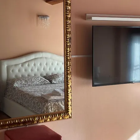 Luce-- 2 Da Letto--centro Storico--parcheggio Privato Gratuito