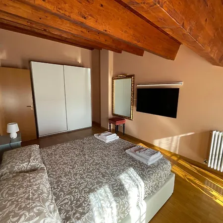 Luce-- 2 Da Letto--centro Storico--parcheggio Privato Gratuito * 루고