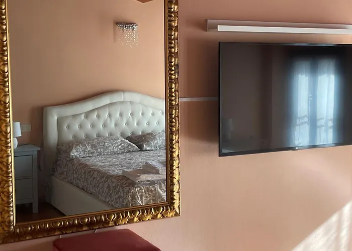 Luce-- 2 Da Letto--centro Storico--parcheggio Privato Gratuito