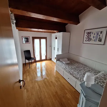 Luce-- 2 Da Letto--centro Storico--parcheggio Privato Gratuito * لوغو
