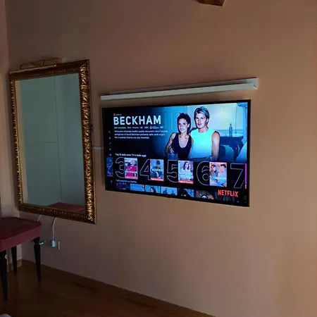 Luce-- 2 Da Letto--centro Storico--parcheggio Privato Gratuito شقة *