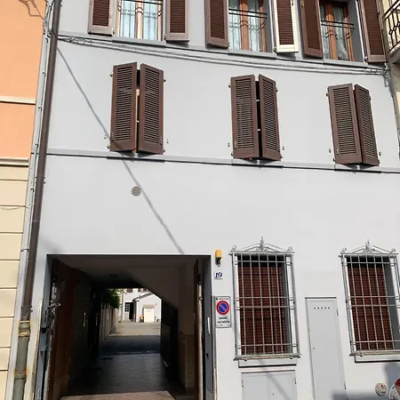 Luce-- 2 Da Letto--centro Storico--parcheggio Privato Gratuito شقة *