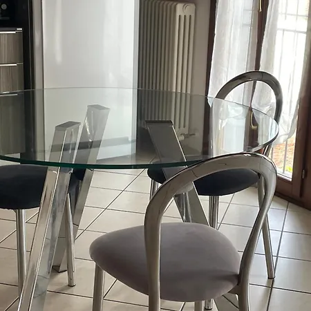 Appartamento Luce-- 2 Da Letto--centro Storico--parcheggio Privato Gratuito *