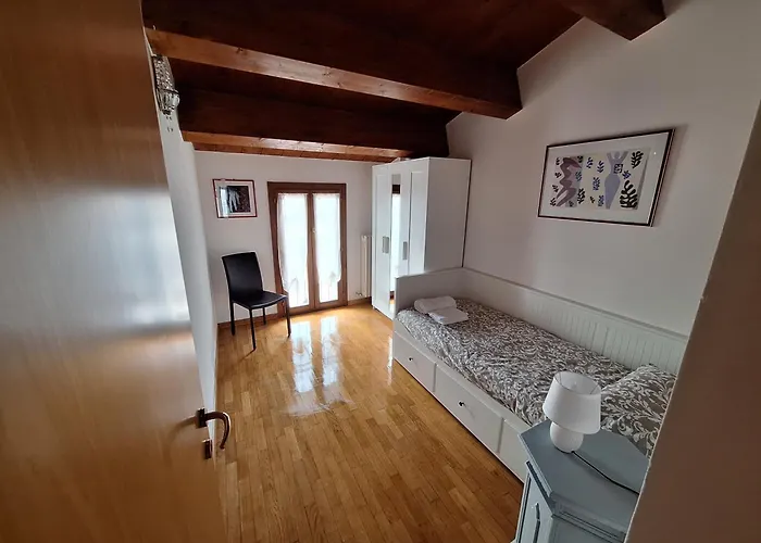 Luce-- 2 Da Letto--centro Storico--parcheggio Privato Gratuito * Lugo (Ravenna)