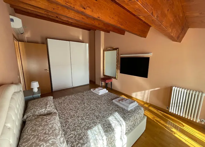 Luce-- 2 Da Letto--centro Storico--parcheggio Privato Gratuito * Lugo (Ravenna)